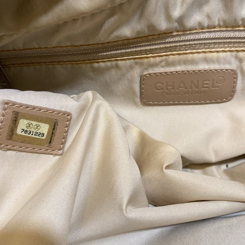 CHANEL Light Beige Tote Bag - Picture 6 of 10